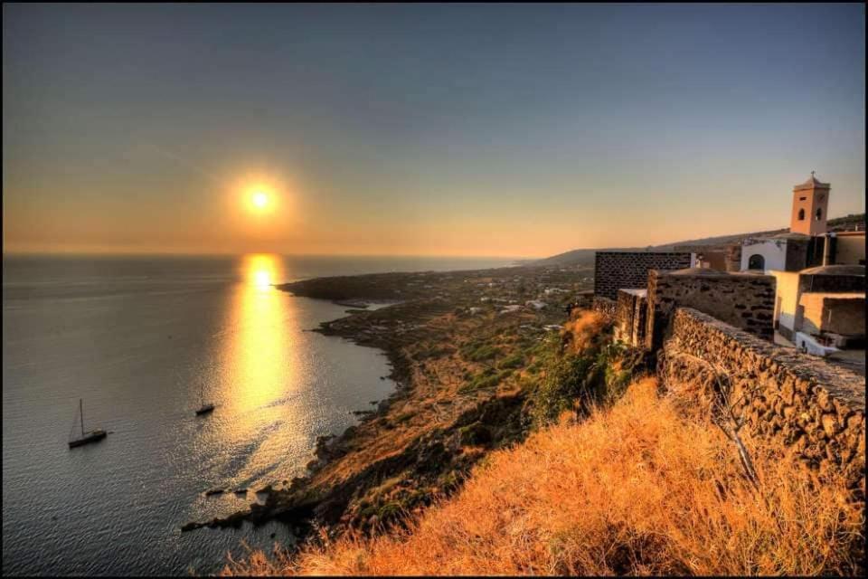 Le Case Di Ciccio - Casa Girasole Pantelleria Kültér fotó